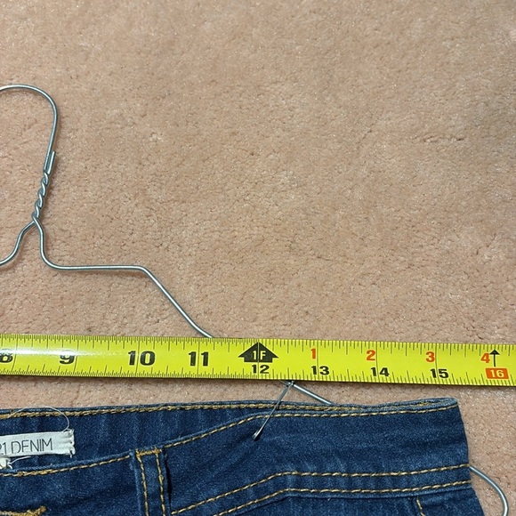 Forever 21 Ladies/Teens Soft Denim Jeggings. Size 27 - Picture 6 of 9